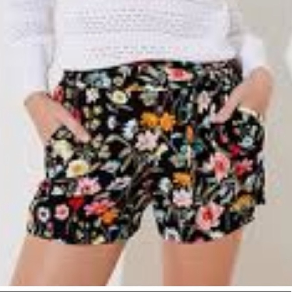 LOFT Women’s Small Flowy Black Multicolor Floral Shorts With Pockets
